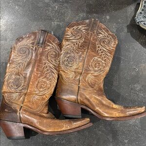 Brown Western Cowboy Boots with Embroidered Design